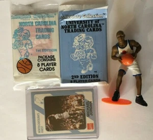 Michael Jordan Rookie Card 1989 College North Carolina #16 + 2 Packs + Figur - Bild 1 von 2
