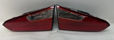 Luces traseras interiores halógenas para conductor izquierdo/pasajero derecho Kia Forte 2014-2016 OEM Foto 1 de 4