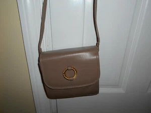 Bolso bandolera de hombro Andrea marrón mediano de cuero correa ajustable - Imagen 1 de 4