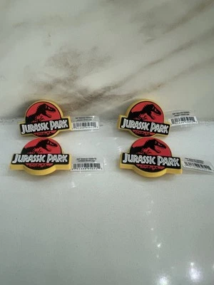 Jurassic Park Jurassic World Logo Crocs Jibbetz. Dijes para zapatos. Nuevo. Lote de 4.  Foto 1 de 3