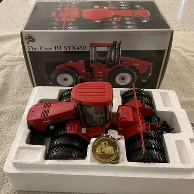 Tractor de juguete Case IH STX 450 con caja - escala 1/16 Foto 1 de 4