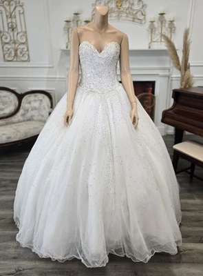 Vestido de novia sin tirantes de cristal de tul blanco Demetrios talla 12 Foto 1 de 4