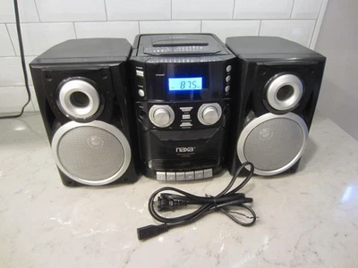 Reproductor de CD portátil Naxa Boombox con radio estéreo AM/FM casete probado NPB-426 Foto 1 de 4