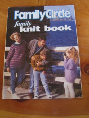 KNITTING PATTERN BOOK FAMILY CIRCLE FAMILY KNIT BOOK   GREAT **** MUST SEE - Image 1 of 2