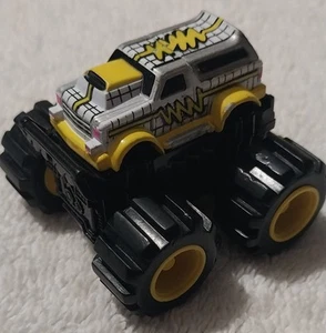 1991 Galoob Micro Machines Blazer Battery Operated SUV UNTESTED - Picture 1 of 8