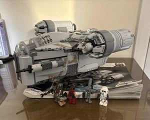 LEGO Star Wars: The Razor Crest (75292) con instrucciones figuras y grogu en muy buena condición - Imagen 1 de 9