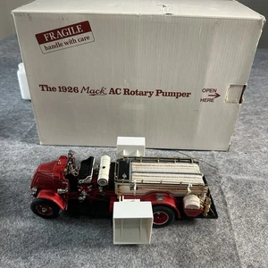 Danbury Mint 1:32 1926 Mack AC Rotary Pumper Truck - Bild 1 von 9