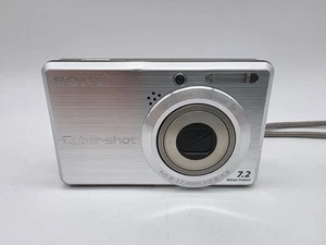 *READ* Sony CyberShot DSC-S750 7.2 MP Digital Camera Silver - Picture 1 of 10