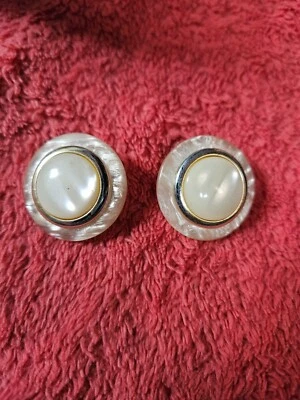 Pendientes redondos de plástico con clip hechos a mano con perlas falsas Foto 1 de 3