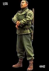 Figura de resina 1/35 oficial de infantería de Estados Unidos mirando hacia arriba manos cruzadas modelo kit 4442 - Imagen 1 de 3