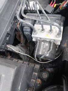 Nissan Navara d40 Abs Pump 2011 - Picture 1 of 2
