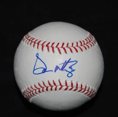 DON MATTINGLY SIGNED MLB BASEBALL  BECKETT COA - YANKEES - Image 1 of 2