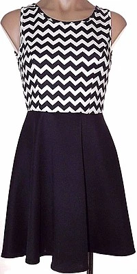 Novo vestido skatista sem mangas Love Culture S, pequeno preto e branco buraco na fechadura nas costas - Imagem 1 de 4