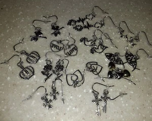 Lustiger Modeschmuck 12 Paar französische Draht silberfarbene Ohrringe 12 Stück - Bild 1 von 10