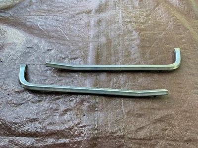 Оригинальный молдинг для переднего бампера 1965 Chevrolet Impala - Изображение 1 из 4