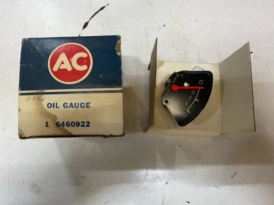 NOS AC Chevrolet 1967-72 G10,20,30 D-D Truck 60 lb. Oil Pressure Gauge #6460922 - Image 1 of 4