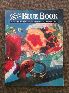 Ball BLUE BOOK - Leitfaden zum Einmachen, Einfrieren & Dehydrieren zu Hause - ©1995 - Bild 1 von 10