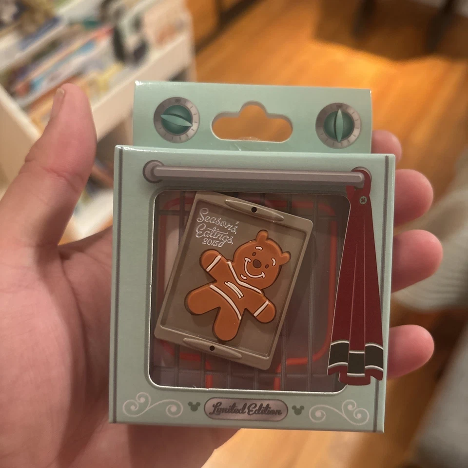 Prendedor en caja 2015 Disney Parks Winnie The Pooh forma galleta comida temporada LE  Foto 1 de 4