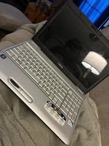 Toshiba Satellite Laptop Intel Core 2 Duo Windows 7 Home Premium - Picture 1 of 3