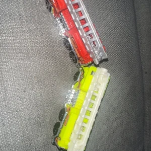 Hot Wheels 2011 City Works 5 Alarm Fire Truck Red - Picture 1 of 5