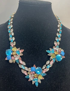 Schöne RUNWAY bunte Strasssteine dramatische klobige STATEMENT Halskette - Bild 1 von 6