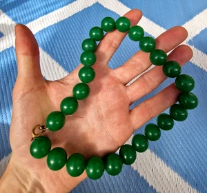Vintage 'Collar de plástico con cuentas verdes baquelita' Mujer Original Años 60 Prop*** - Imagen 1 de 7