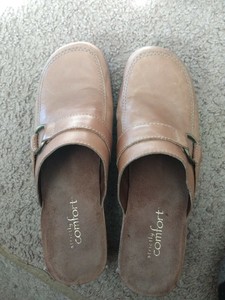 strictly comfort brand shoes