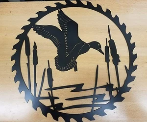 Duck in sawblade landing metal wall art plasma cut decor cattails hunter gift - Picture 1 of 1