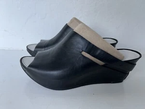 Tsubo Ovid Black Sandals - Picture 1 of 5