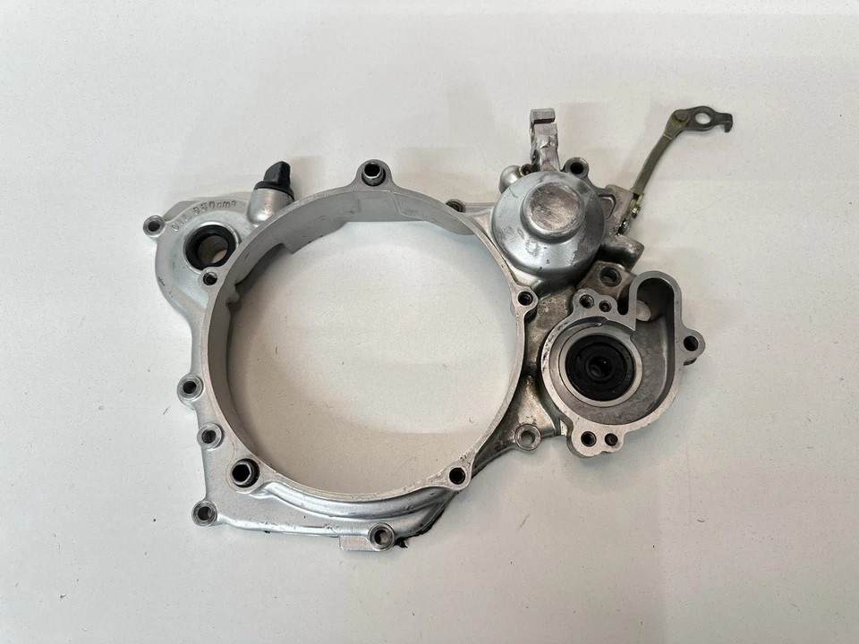 КРЫШКА ВНУТРЕННЕГО СЦЕПЛЕНИЯ ДВИГАТЕЛЯ 90-93 YAMAHA YZ 125 YZ125 С СОЕДИНЕНИЕМ КЛАПАНОВ МОЩНОСТИ - Изображение 1 из 4