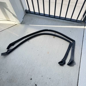 86.5-92 MK3 Toyota Supra Door Window Weather Strip Front Pair OEM - Picture 1 of 9