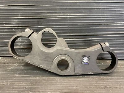 2007 Suzuki GSXR1000, top triple tree, front fork tube bridge #82323 - Imagem 1 de 4