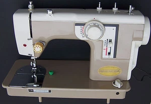 ¡Hermoso! Máquina de coser vintage Necchi-National con pedal - ¡Muy limpia! - Imagen 1 de 12
