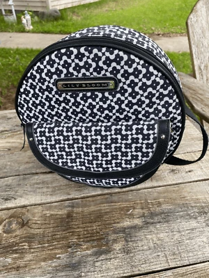 Mochila redonda convertible Lily Bloom Rebecca negra blanca verde Foto 1 de 4
