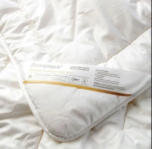 New Queen Wool Quilt - Ideal for Cold Sleepers - Picture 1 of 4