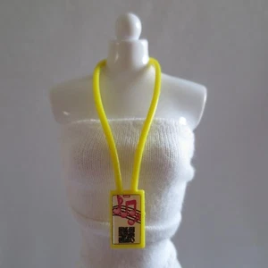 NEU Barbie Puppe gelb iPod MP3 Musik Player Halskette ~ Schmuck - Bild 1 von 2