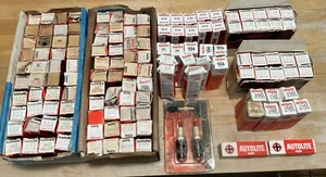 VINTAGE NOS AUTOLITE SPARK PLUG LOT X 132 PIECES = SOME SETS ALL NOS RESALE - Picture 1 of 13