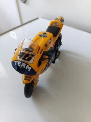 VALENTINO ROSSI CAMEL YAMAHA YZR-M1 TEAM  2006 SCALA 1:12 NEW RAY - Immagine 1 di 4
