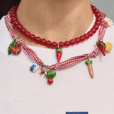 ZARA 格子丝带小饰品项链-农舍蔬菜和花卉珠 — 第 1/4 张图片