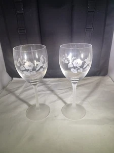 Colibrí de copa de vino de agua de colección por AVON cristal de plomo esmerilado vástago base conjunto de 2 - Imagen 1 de 4