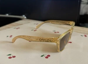 kids oakley frog skin sunglasses gold/tan frames - Picture 1 of 2