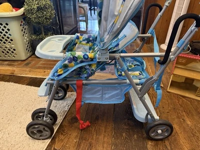 Cochecito de bebé Toy Caboose con asiento delantero reclinable punto azul Joovy Foto 1 de 4