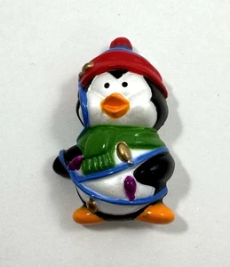 3A Pinguin Russ Berrie Vintage Kunststoff Weihnachten Pin - Bild 1 von 5