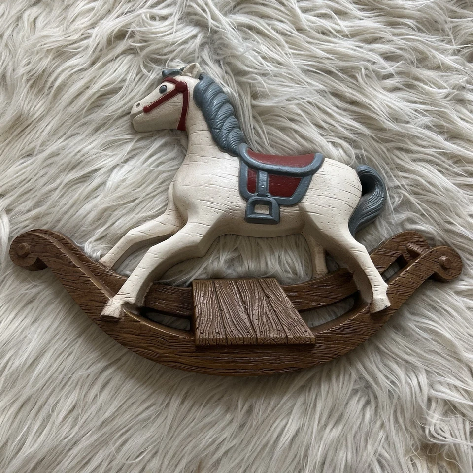 Colgante de pared vintage rojo y azul Burwood 1988 mecedor decoración de guardería EE. UU. Foto 1 de 4