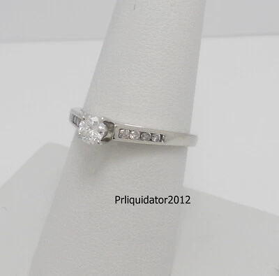 Anillo de compromiso de diamantes naturales de platino de platino de boda de aniversario de 0,37 quilates Foto 1 de 4