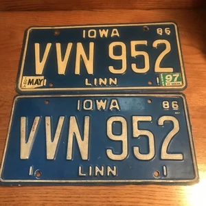 2 Vintage 1986 IOWA NUMMERNSCHILDER SET passend Linn County VVN 952 97 Aufkleber - Bild 1 von 2