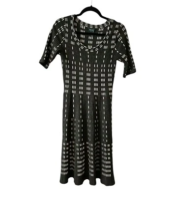 Vestido Suéter Gabby Skye Gris Blanco Manga Corta Hasta la Rodilla Talla SM Foto 1 de 4