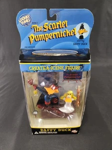 Looney Tunes THE SCARLET PUMPERNICKEL Daffy Duck Figur Szene Golden DC Direct - Bild 1 von 17
