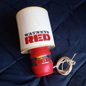 VINTAGE 1960s WATNEYS RED BARREL LAMP WITH SHADE - Foto 1 di 9