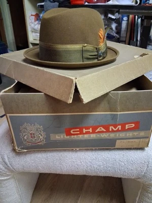 Vintage Champ Hatters (Man Alive) abolladura central Trilby/Fedora talla 7 1/8 IOB Foto 1 de 4